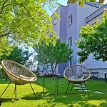 La Pietra Family Πανσιόν 3*
