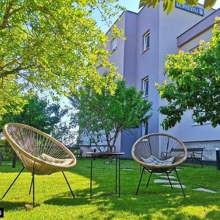 La Pietra Family Maison d'hôtes 3*