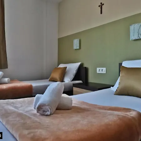 Pensión La Pietra Family