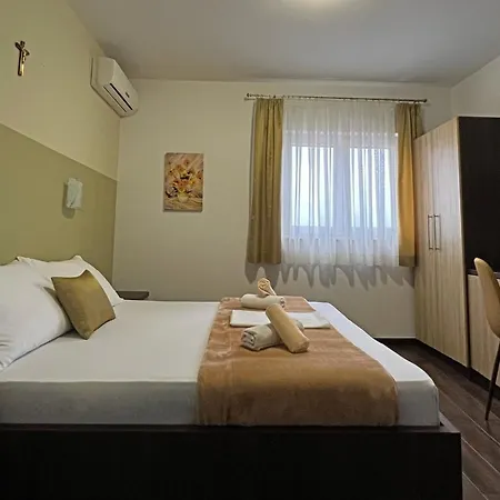 La Pietra Family Maison d'hôtes 3*