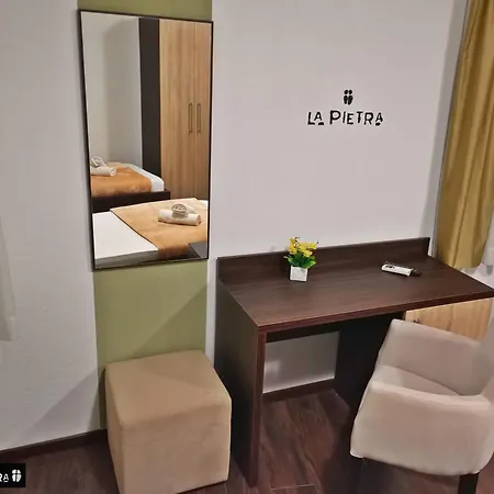 Guest house La Pietra Family