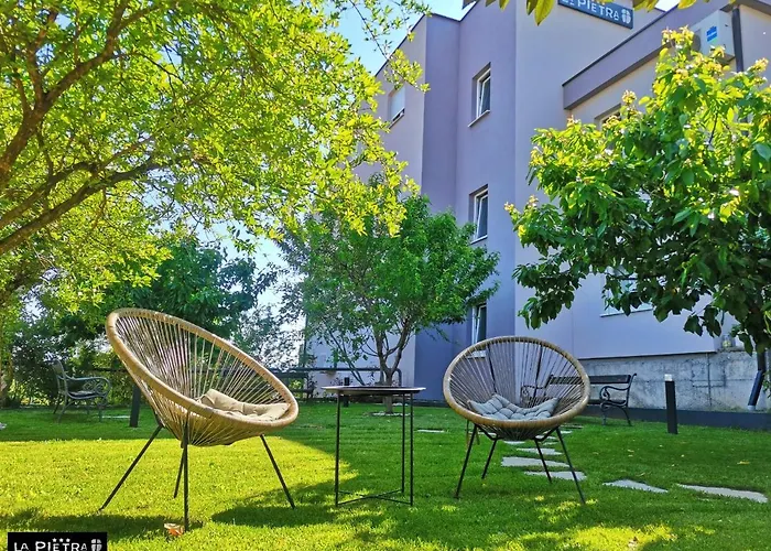 La Pietra Family Maison d'hôtes 3*