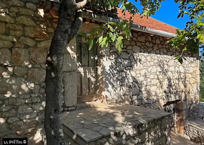 La Pietra Family Maison d'hôtes 3*